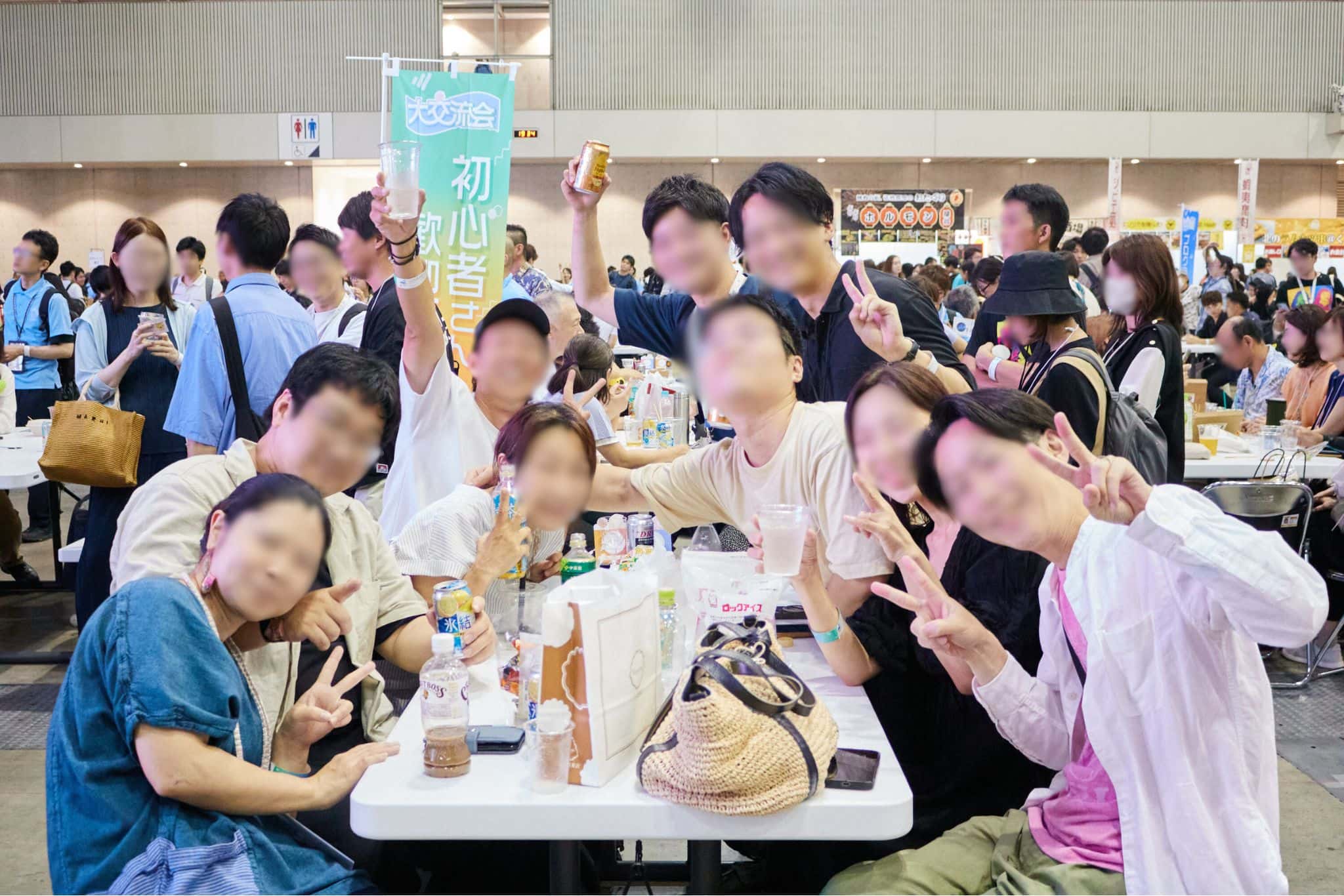 テーブルでの乾杯